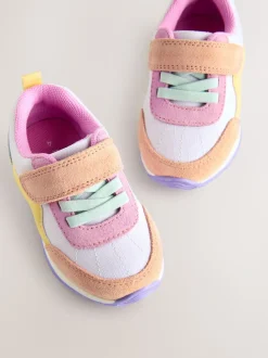 Met verschillende kleurvlakken - Eerste loopschoentjes: sneakers