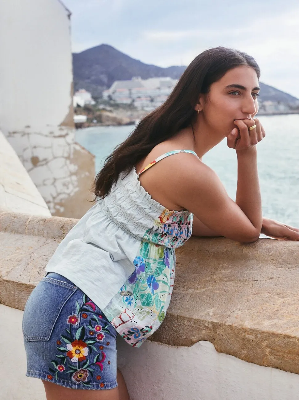 Middenblauw met bloemenborduursel - Denim shorts voor jongens