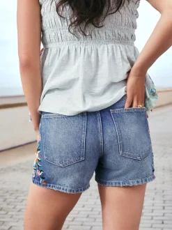 Middenblauw met bloemenborduursel - Denim shorts voor jongens