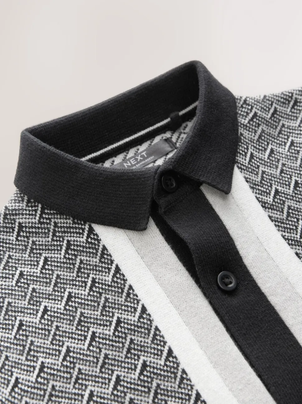 Monochroom - Set met gebreid poloshirt met knoopsluiting en short met geometrische print (3-16jr)