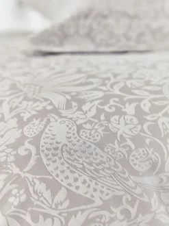 Morris & Co. Pure Strawberry Thief jacquard dekbedovertrek
