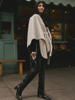 Moutkleurig - Wrap Front Cape Poncho