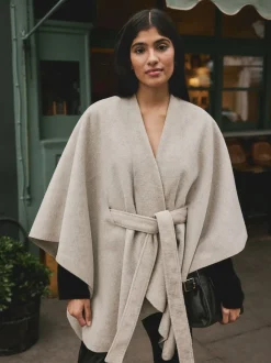 Moutkleurig - Wrap Front Cape Poncho