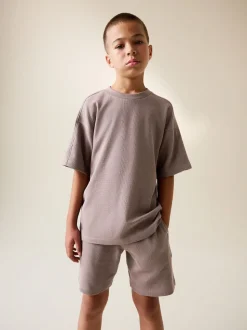 Nertsgrijs/bruin - Set van T-shirt met textuur en korte mouwen en shorts (3 - 16 jr)