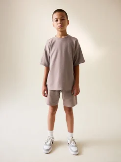 Nertsgrijs/bruin - Set van T-shirt met textuur en korte mouwen en shorts (3 - 16 jr)