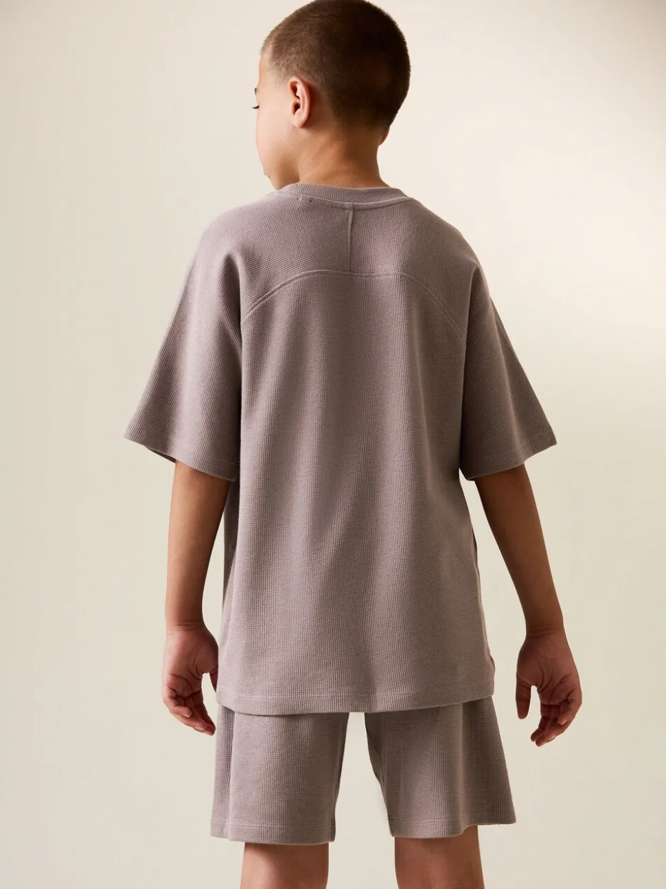 Nertsgrijs/bruin - Set van T-shirt met textuur en korte mouwen en shorts (3 - 16 jr)