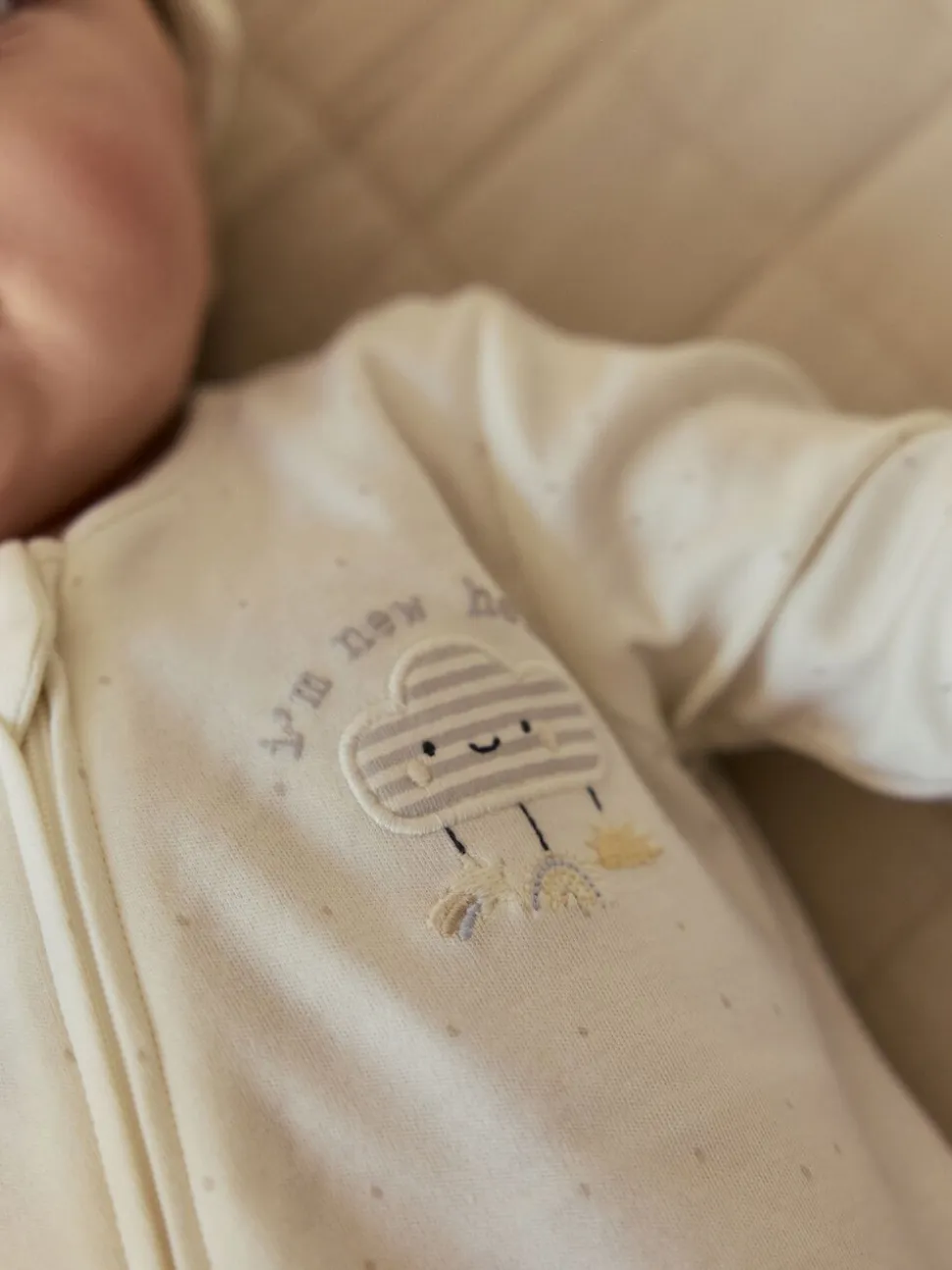 Neutraal - Im New Here Sleepsuit And Hat Set (0-9mths)
