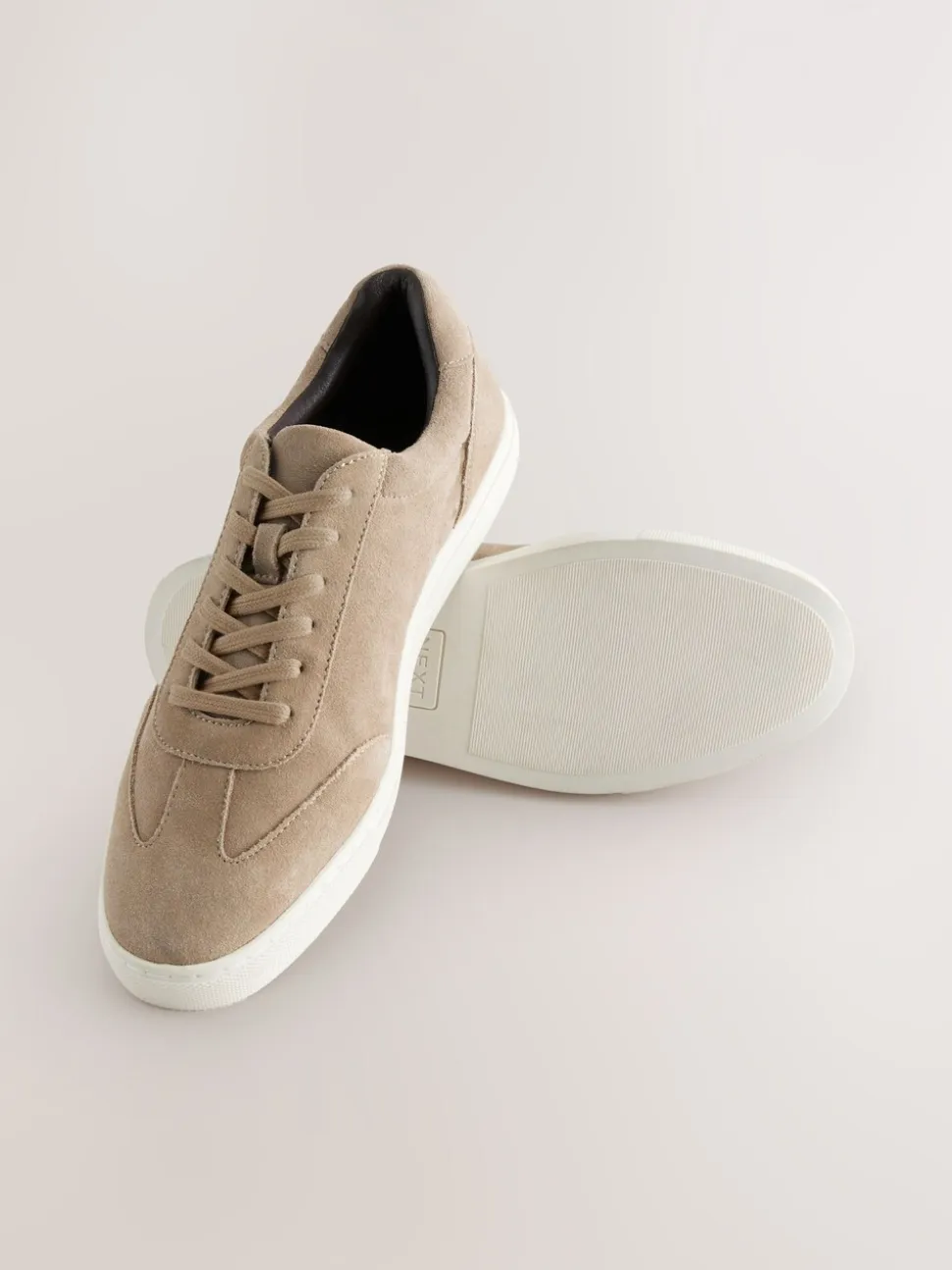 Neutraal - Modieuze suède sneakers