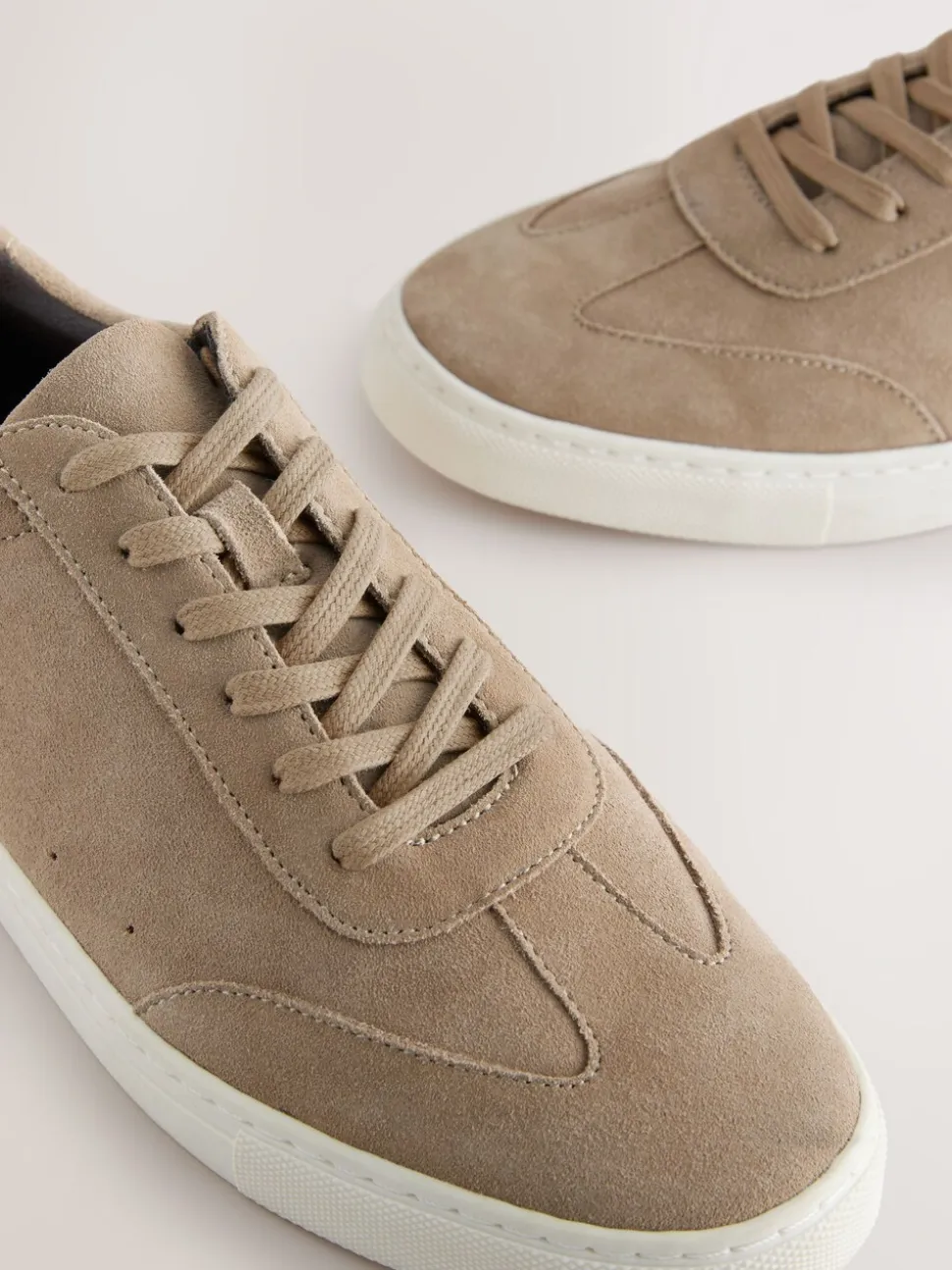 Neutraal - Modieuze suède sneakers