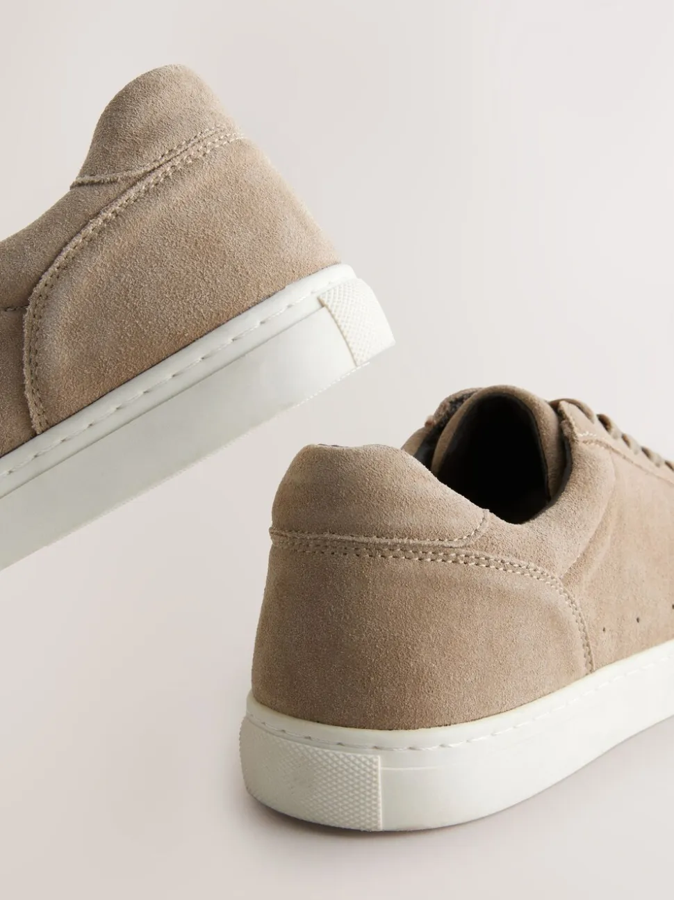 Neutraal - Modieuze suède sneakers