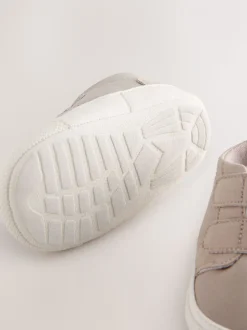 Neutraal - Touch Fastening Baby Trainers (0-2mths)