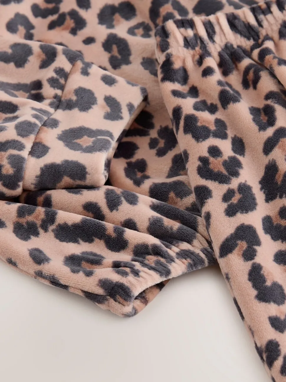 Neutraal met dieren - Behaaglijke fleece pyjama (3-16 jr)