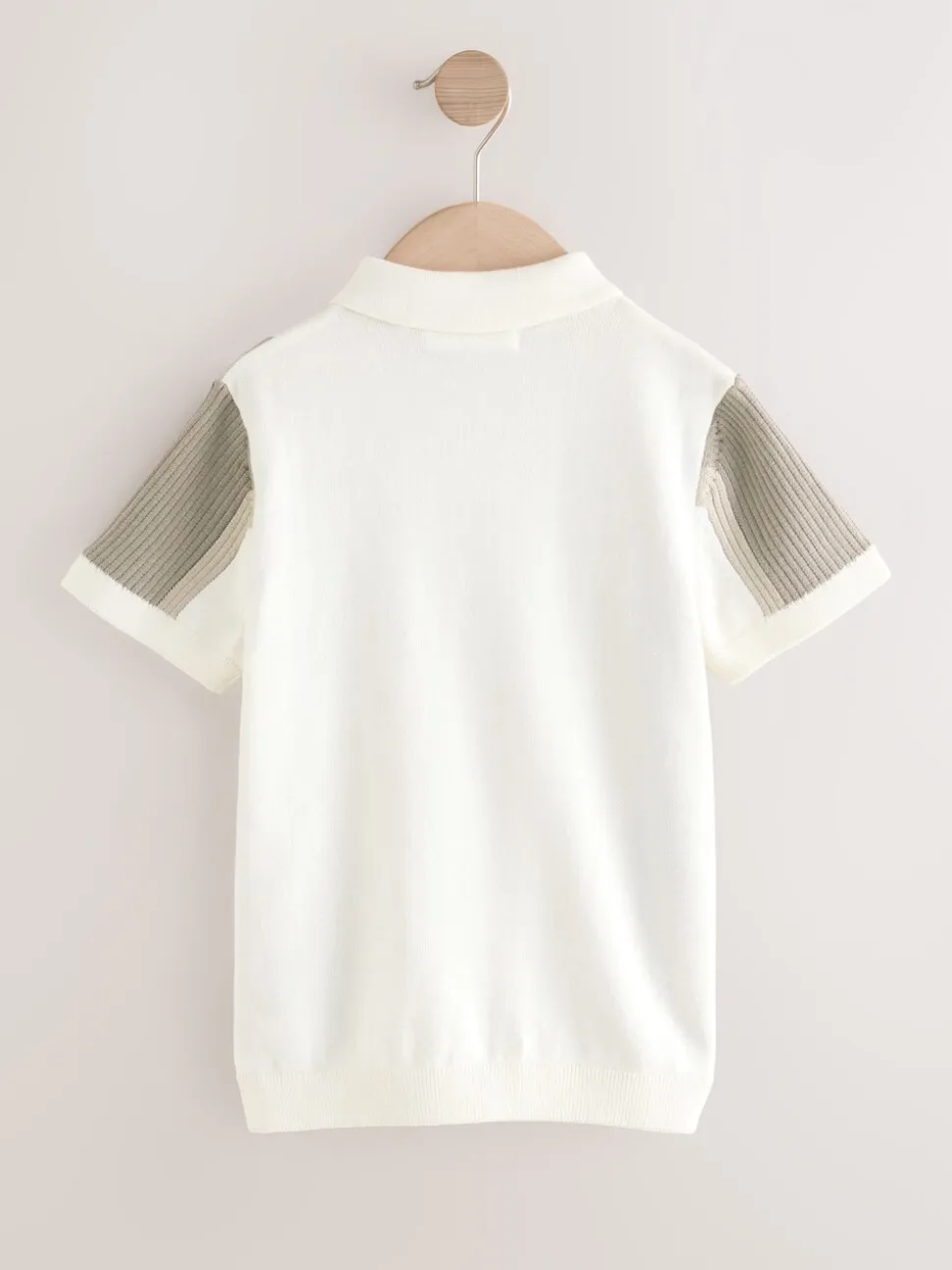 Neutraal met kleurvlakken - Gebreid poloshirt met rits bij de hals (3-16jr)