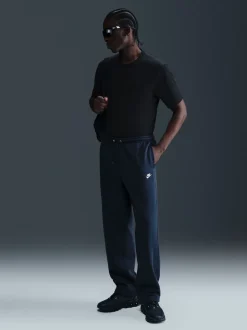 Obsidiaan - Nike Club Fleece joggingbroek met wijde pijpen