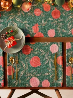 Paoletti kersttafelloper met granaatappelprint