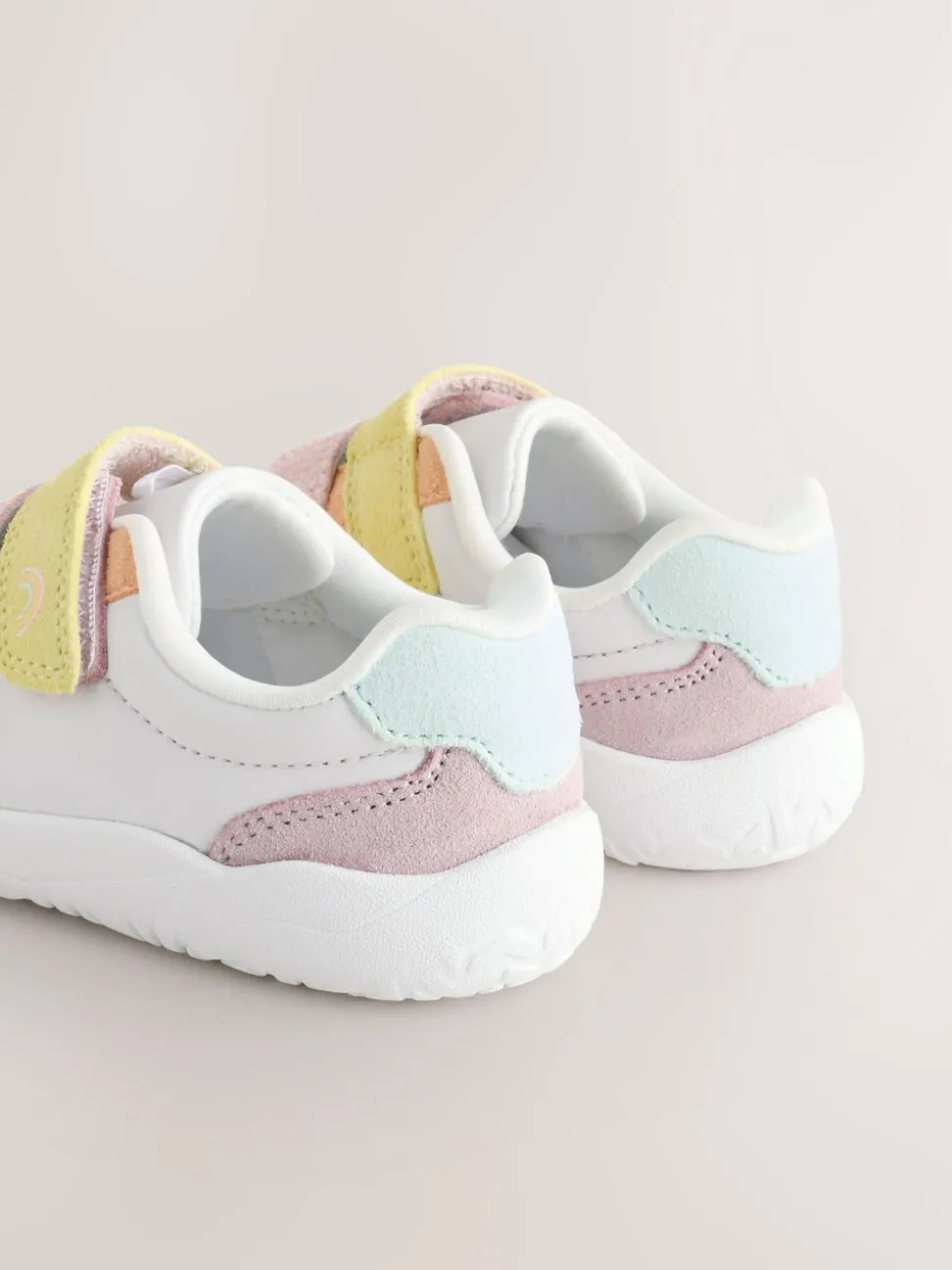 Pastelkleurig - Barefoot leren trainers met klittenbandsluiting