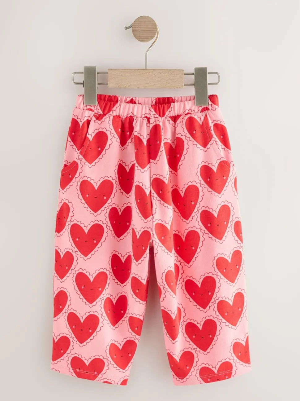 Rood met hartjesprint - Broek met structuur en wijde kortere pijpen (3mnd -7jr)