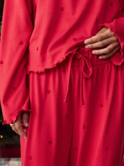 Rood met sterren - Zachte pyjama met lange mouwen en hartjesprint