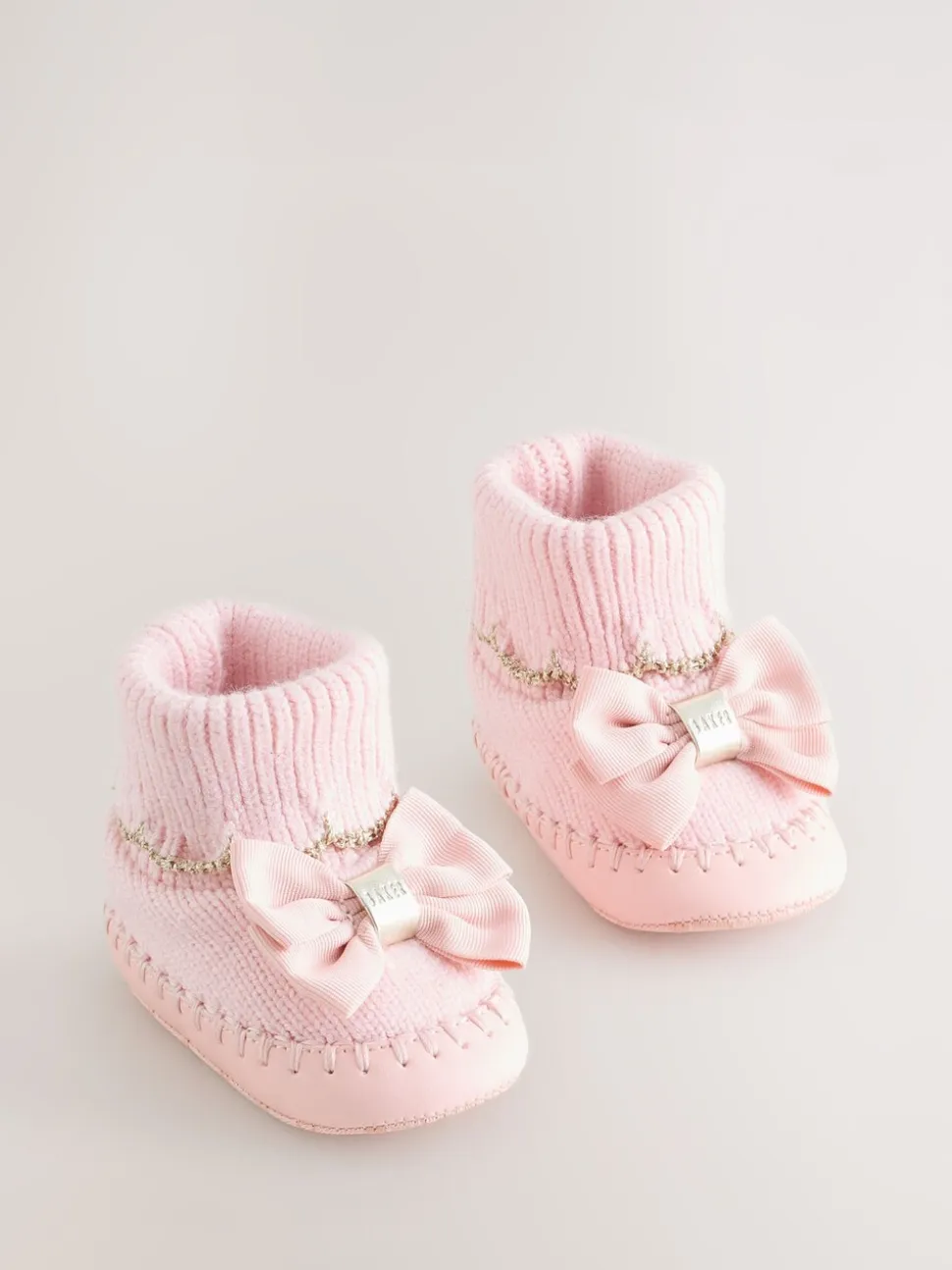 Roze - Gebreide padderslaarsjes met geschulpte rand voor babymeisjes met strik