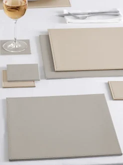 Set van 4 omkeerbare placemats en onderzetters van imitatieleer