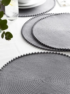 Set van 4 placemats met pompon