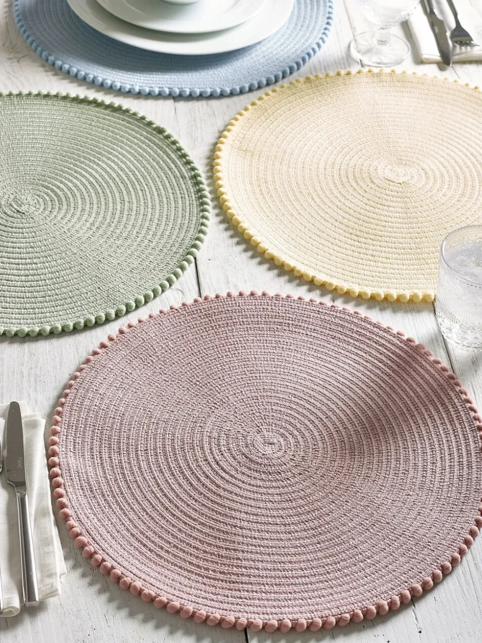 Set van 4 placemats met pompon