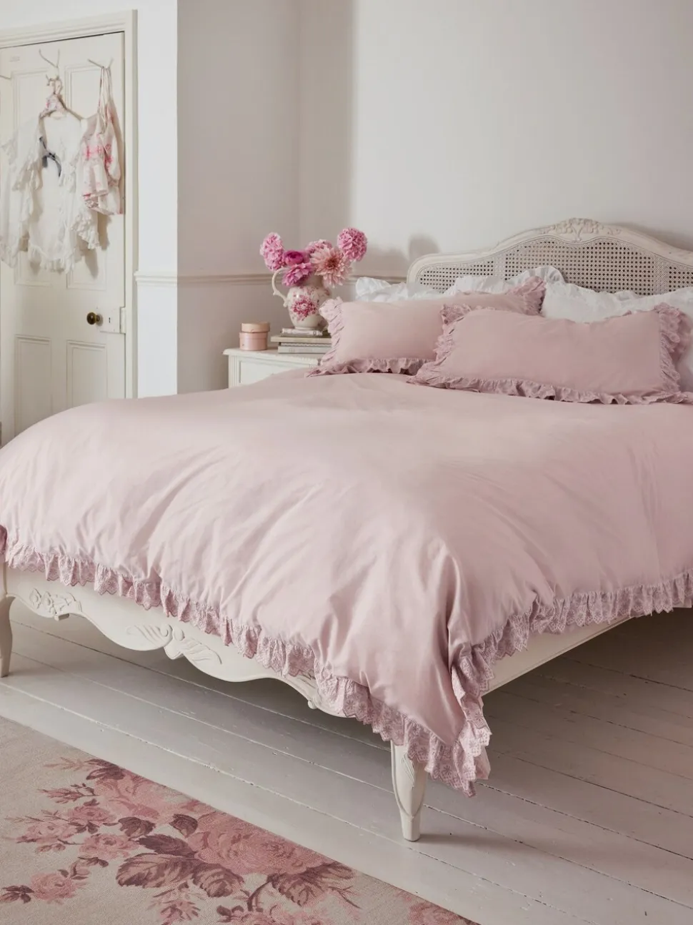Shabby Chic by Rachel Ashwell® broderie anglaise ruche dekbedovertrek en kussensloopset