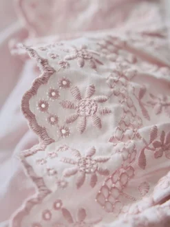 Shabby Chic by Rachel Ashwell® broderie anglaise ruche dekbedovertrek en kussensloopset