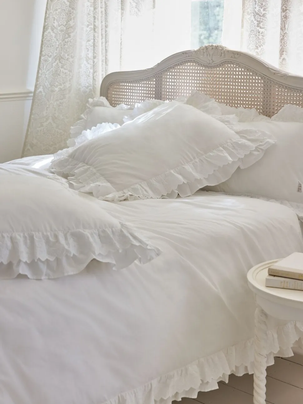 Shabby Chic by Rachel Ashwell® set van 2 Broderie Anglaise kussenslopen met ruches