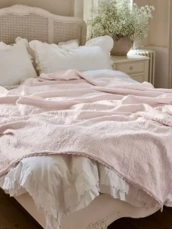 Shabby Chic by Rachel Ashwell® Textuur Bloemen Matelasse Bedloper