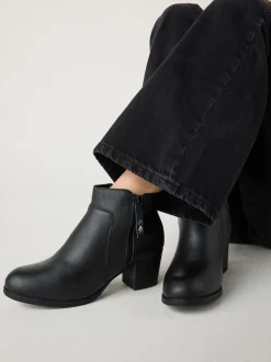 Skechers Taxi Ankle Boots