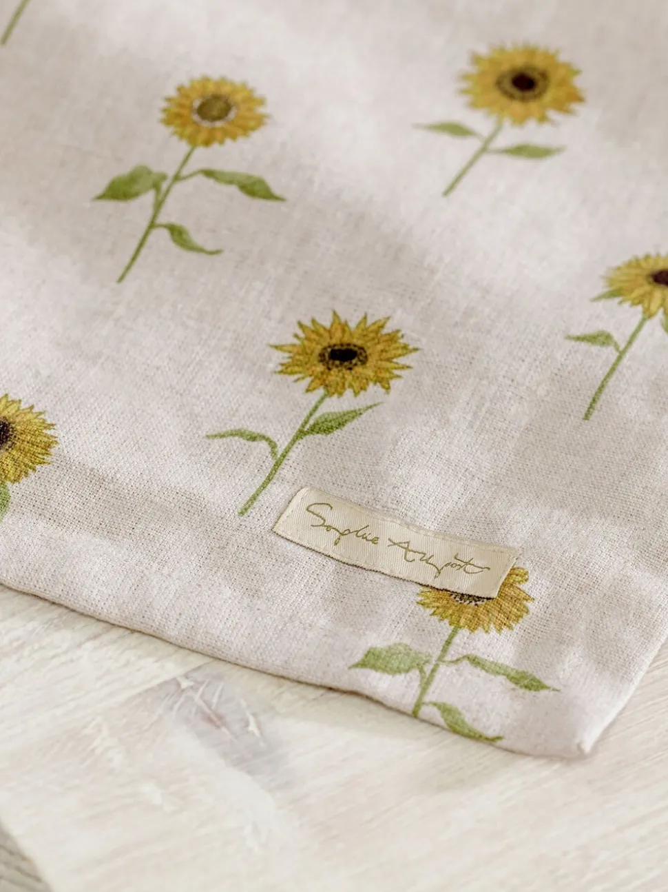 Sophie Allport linnen zonnebloem tafelloper