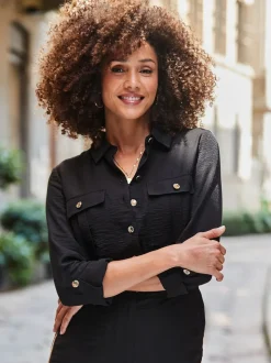 Sosandar jumpsuit met zijStrepen en knoopsluiting aan de voorkant