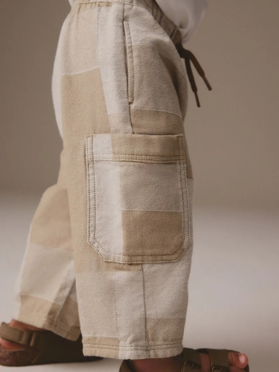 Steenkleurig patchwork - 100% katoenen cargobroek met wijde pijpen en elastische taille (3mnd-7jr)
