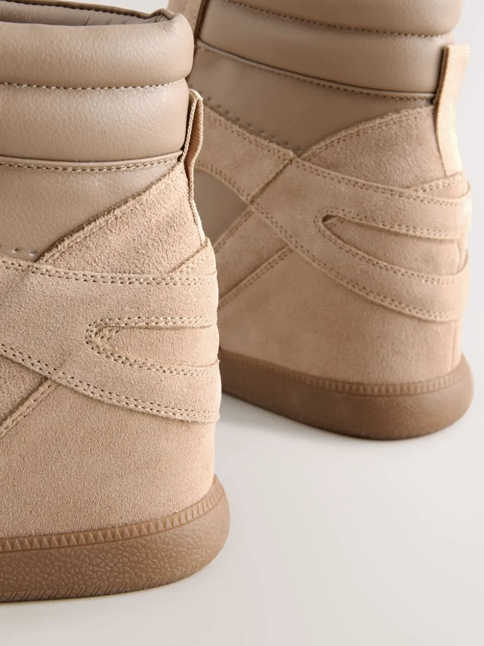 Taupe - Forever Comfort® sneakers met sleehak en veters