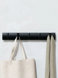Umbra ruimtebesparende Flip kapstok voor aan de wand met inklapbare