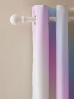Verduisterende ombre ringgordijnen met regenboogprint
