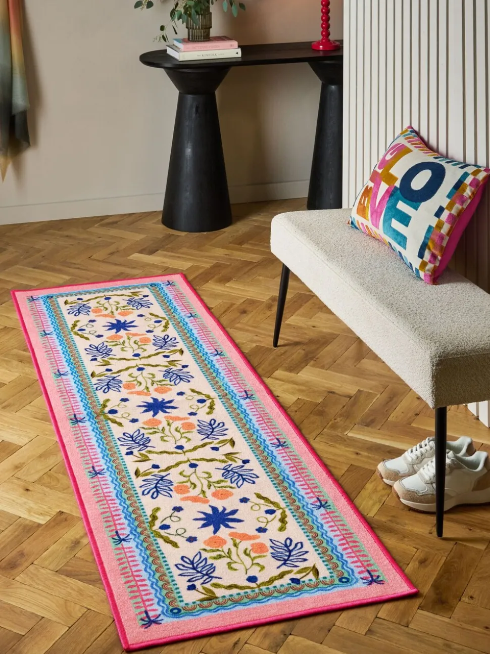 Wasbare loper met heldere bloemenprint