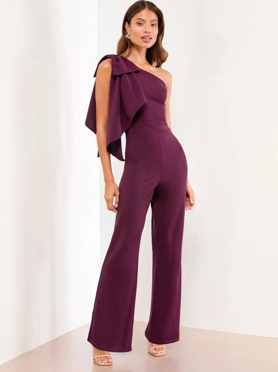 Wijn - Lipsy jumpsuit met strik en één schouder