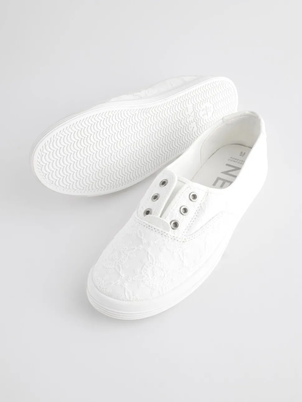 Wit - Geborduurde veterloze canvas instapsneakers