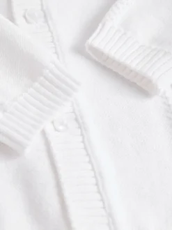 Wit - Kabelgebreid babyvestje