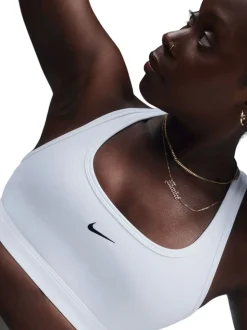 Wit - Nike Swoosh sportbeha met lichte ondersteuning