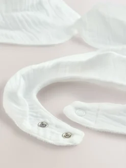 Wit - Verpakking van 3 babyslabbetjes van mousseline