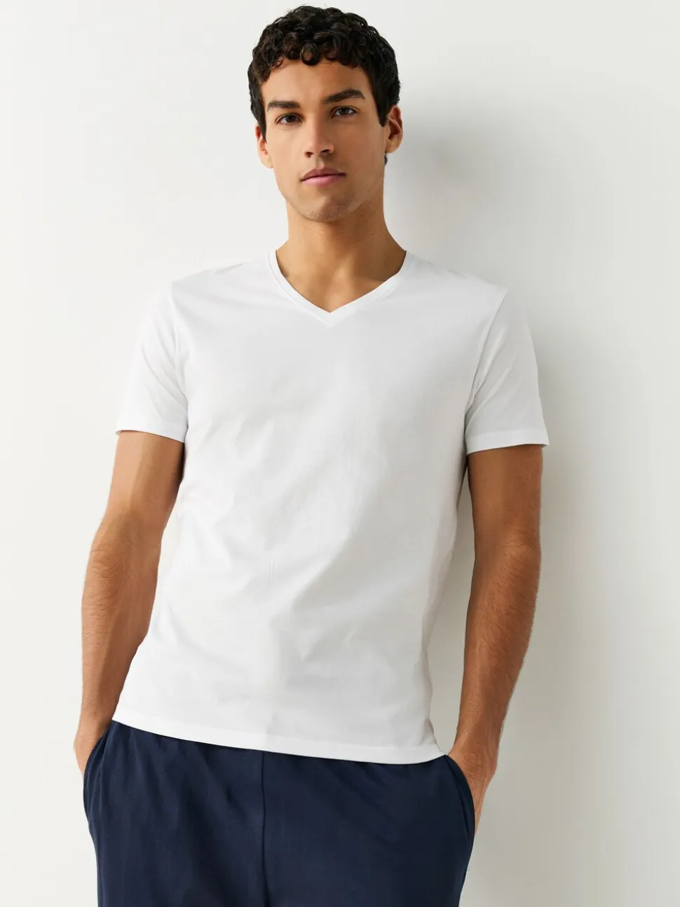 Wit - Verpakking van 5 slim-fit 100% katoenen T-shirts met V-hals en laagjes