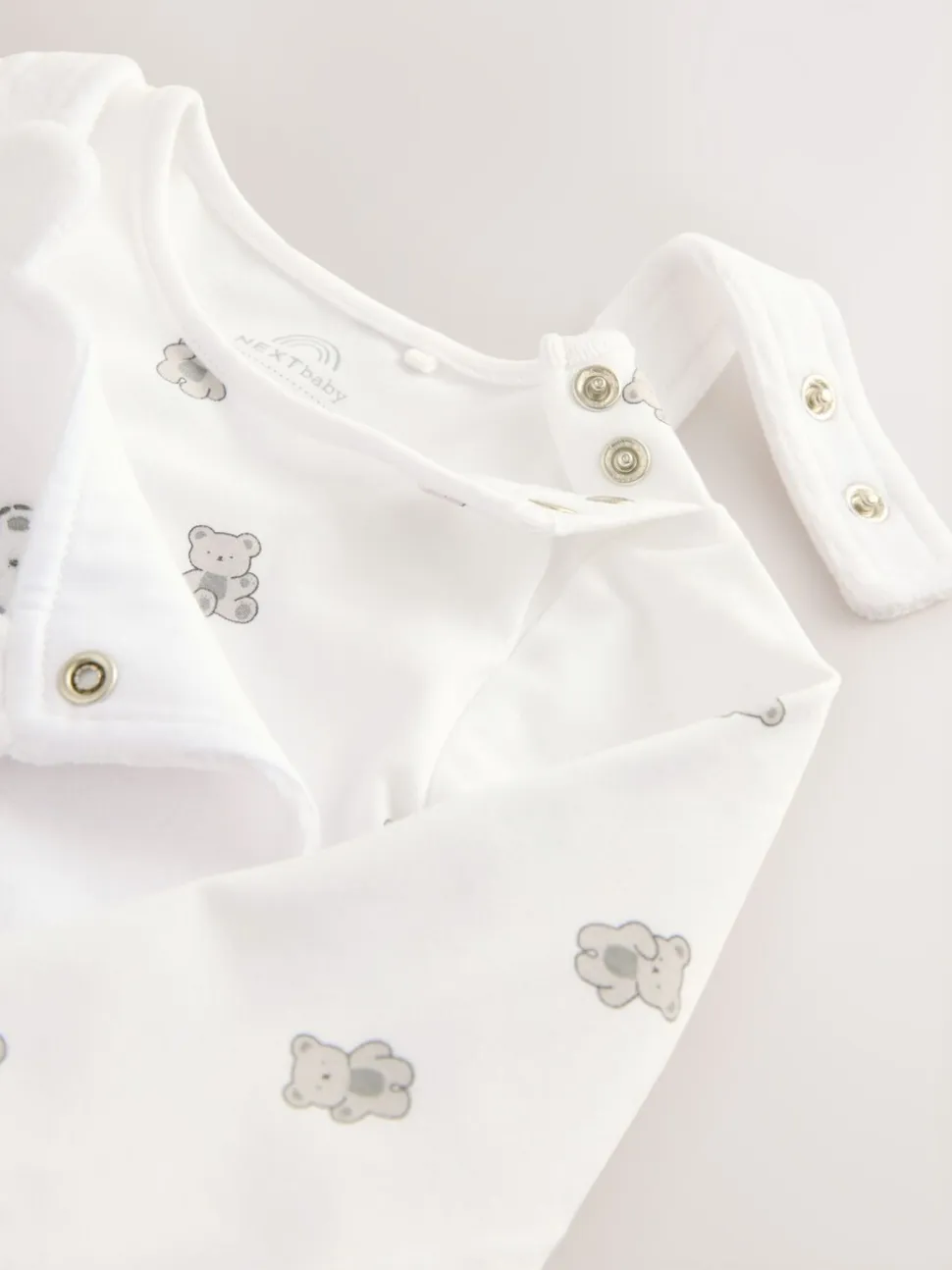 Wit met berenprint - Velours babyset met bretelbroek en rompertje (0-12mnd)