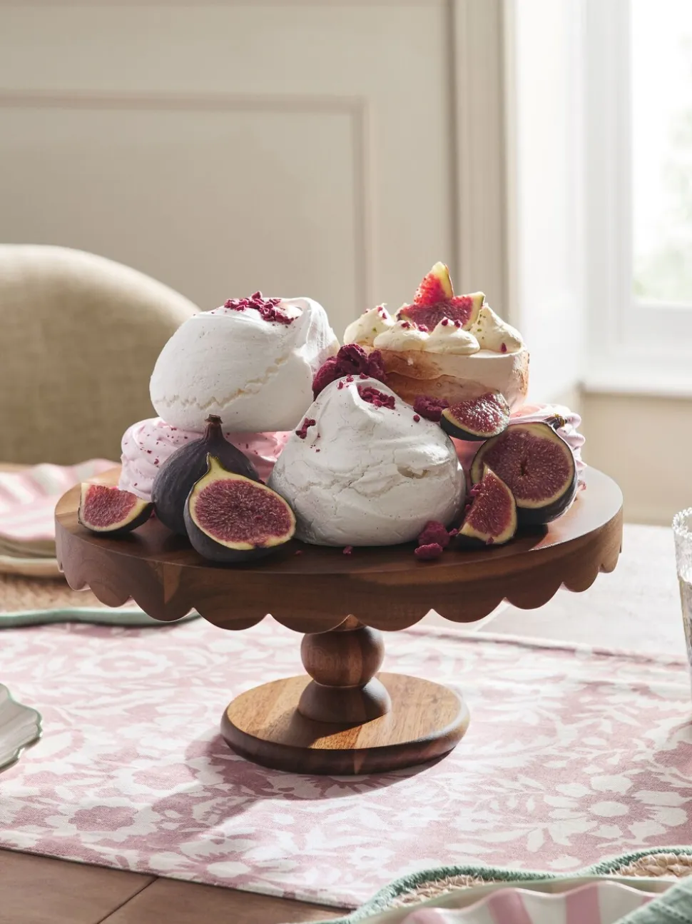 Wood Scalloped Edge Cake Stand
