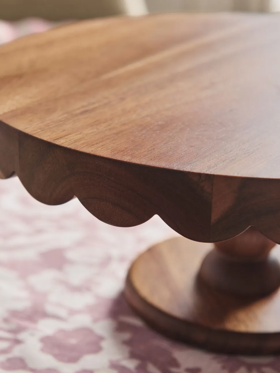 Wood Scalloped Edge Cake Stand
