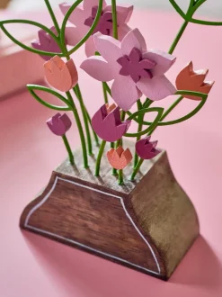 Wooden Floral Arrangement Wire Ornament