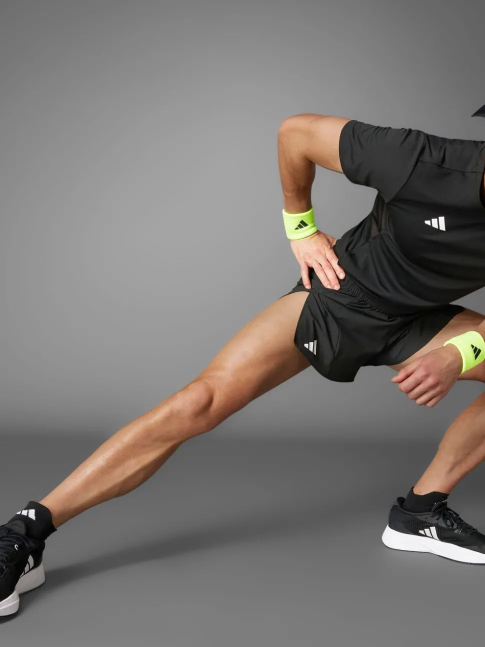 Zwart - adidas Adizero Essentials hardloopshorts met split