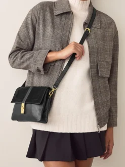 Zwart - Crossbodytas met imitatie krokodillenleer